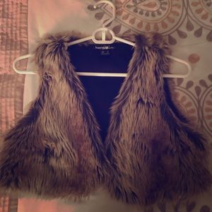 Kensie: Faux fur size S vest. Excellent condition.